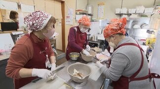 じーちゃん、ばーちゃんが運営する『おむすび食堂』　移動販売などで広がる活躍の場　高齢化の課題をシニアの力で解決　山梨・勝沼 街仲食堂 by ジーバーFOOD　|　山梨のニュース | ＵＴＹテレビ山梨