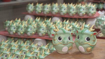 神奈川・平塚市 来年の干支「辰」にちなんだ“だるま制作”がピーク