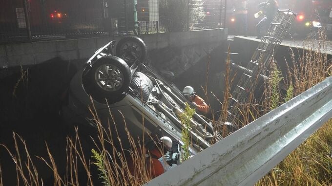 薩摩川内市で軽乗用車が川に転落　|TBS NEWS DIG