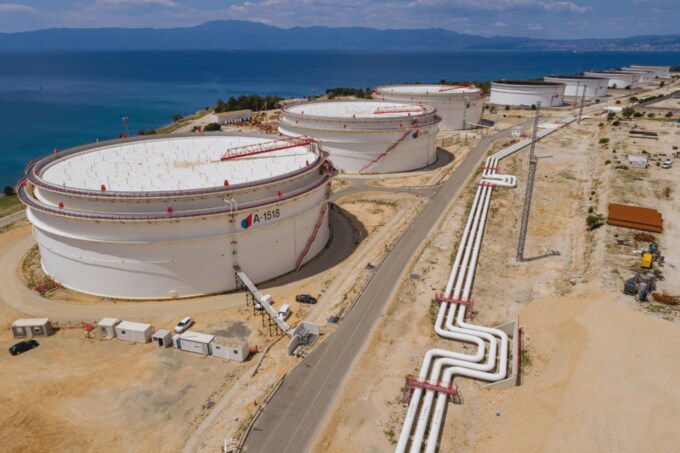 プーチン氏に友好的なハンガリー首相、ロシアの原油供給止まり痛手