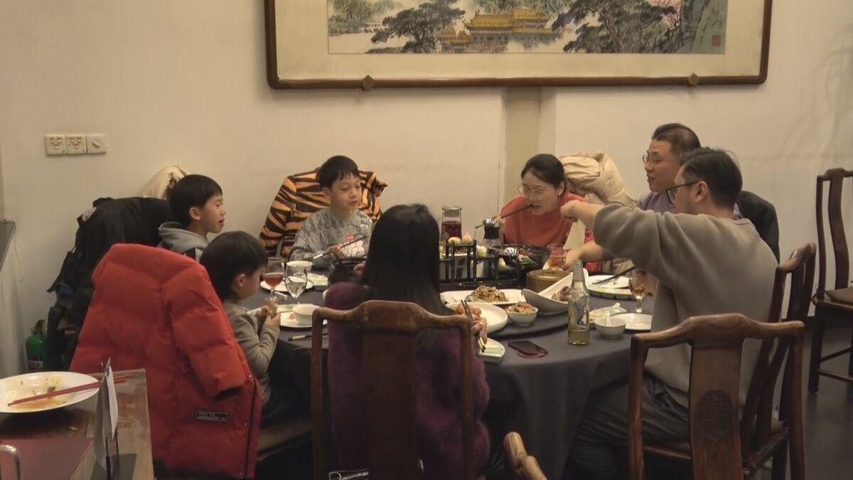 中国で4年ぶりに行動制限のない「春節」、「大晦日」は飲食店で家族が食事を楽しむ姿も | TBS NEWS DIG
