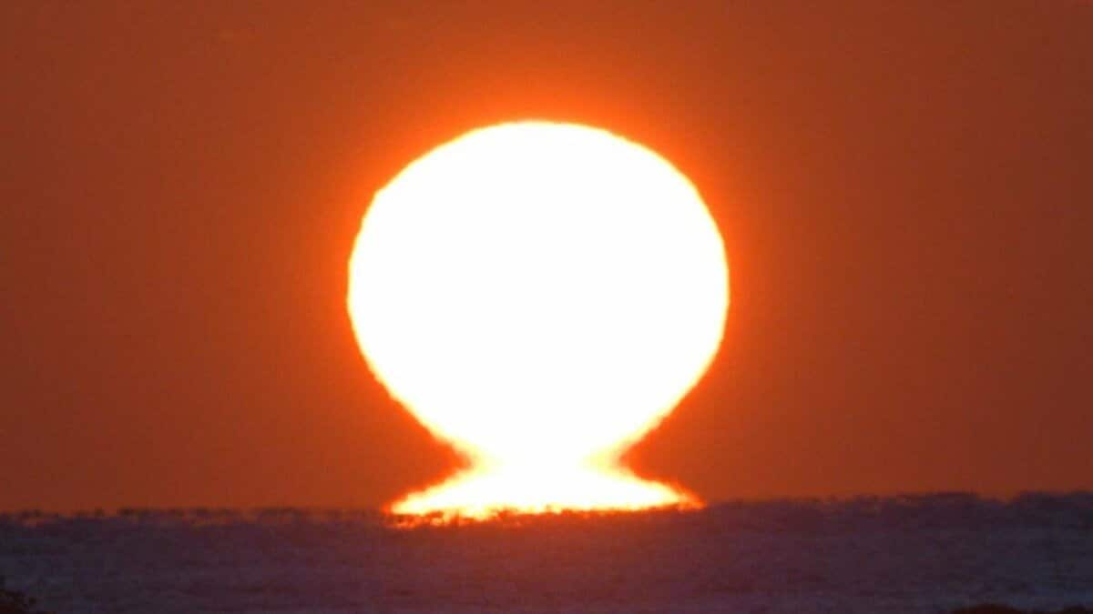 冬の風物詩「だるま夕日」宿毛湾で輝く 「ひと冬で15回ほど」気象条件