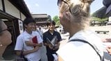 「平和のバトン」つないでいきたい…中学生が善光寺訪れる観光客に「平和」の大切さ訴える…伝えたのは長野空襲「平和というのは、私たちの世代で終わりではない…」 | SBC NEWS | 長野のニュース | SBC信越放送