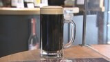 桔梗信玄餅をイメージした生ビールが新発売 原料に黒蜜ときな粉を使用 山梨|TBS NEWS DIG