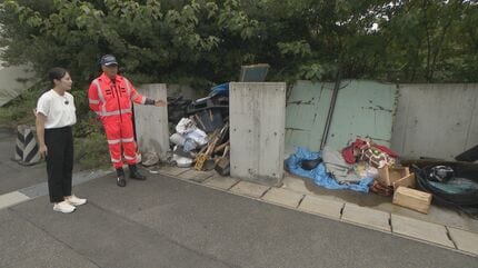畳」が高速道路上に…？ 走行中に接触したら危険な落下物「落とし主の