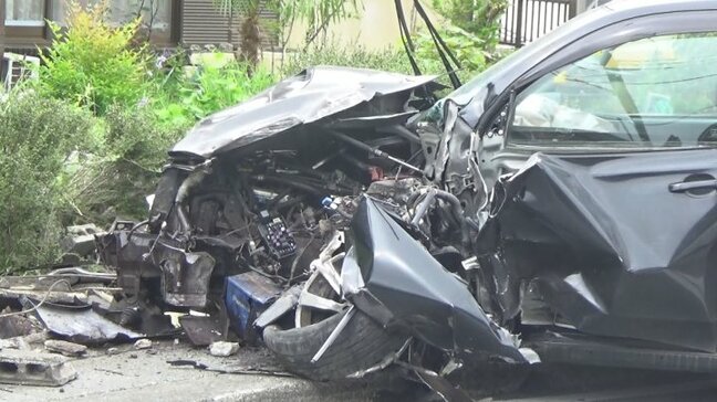 国道20号　ほかの車や民家の塀に衝突、大破　車から逃走の男ら3人確保　窃盗事件に関与か　警察が捜査|TBS NEWS DIG