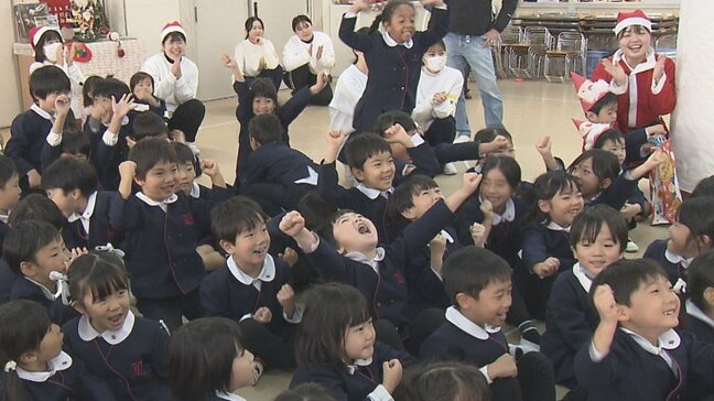 サプライズで現れたサンタクロースに大歓声　幼稚園でひと足早いクリスマス会|TBS NEWS DIG
