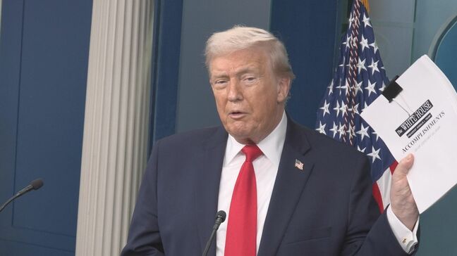 トランプ大統領　就任1年にあわせてホワイトハウス記者会見に「特別ゲスト」で登場　“365項目の勝利”をアピール|TBS NEWS DIG