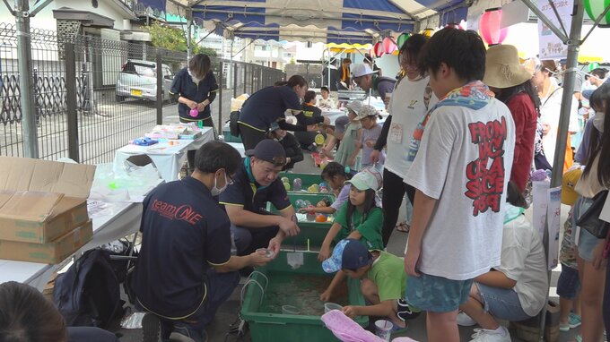 大勢の家族連れで賑わう　ジュエリーの製造・販売を行う会社で秋祭り　|　山梨のニュース | ＵＴＹテレビ山梨