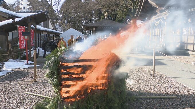 一年の感謝込めお焚き上げ 倶利迦羅不動寺「納め不動」　|　石川県のニュース｜MRO北陸放送