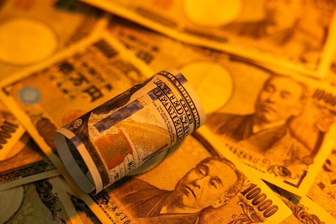 円は一時148円に下落、関税進展でリスク選好－中銀会合控え様子見も