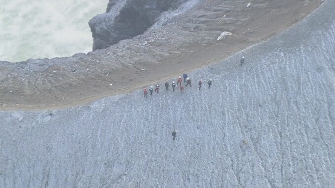 「未知数」の捜索再開 火口で発見の遊覧ヘリコプター搭乗者3人 ドローンなどを使った本格的な捜索へ　熊本・阿蘇|TBS NEWS DIG