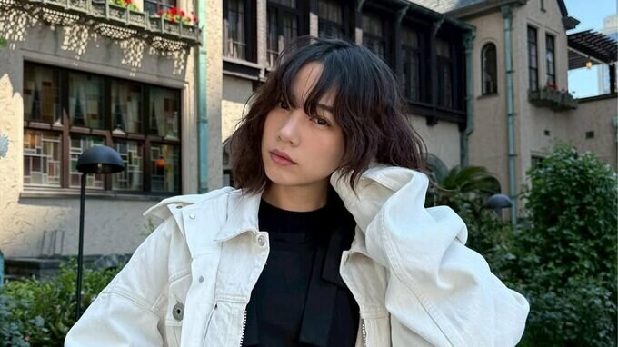 【 のん 】 「ジャケット着たりないけど、どんどん夏の陽気に」 爽やかな私服コーデを披露 「とってもシックなのん」「大人っぽいセンスいい私服だね。」 反響続々|TBS NEWS DIG