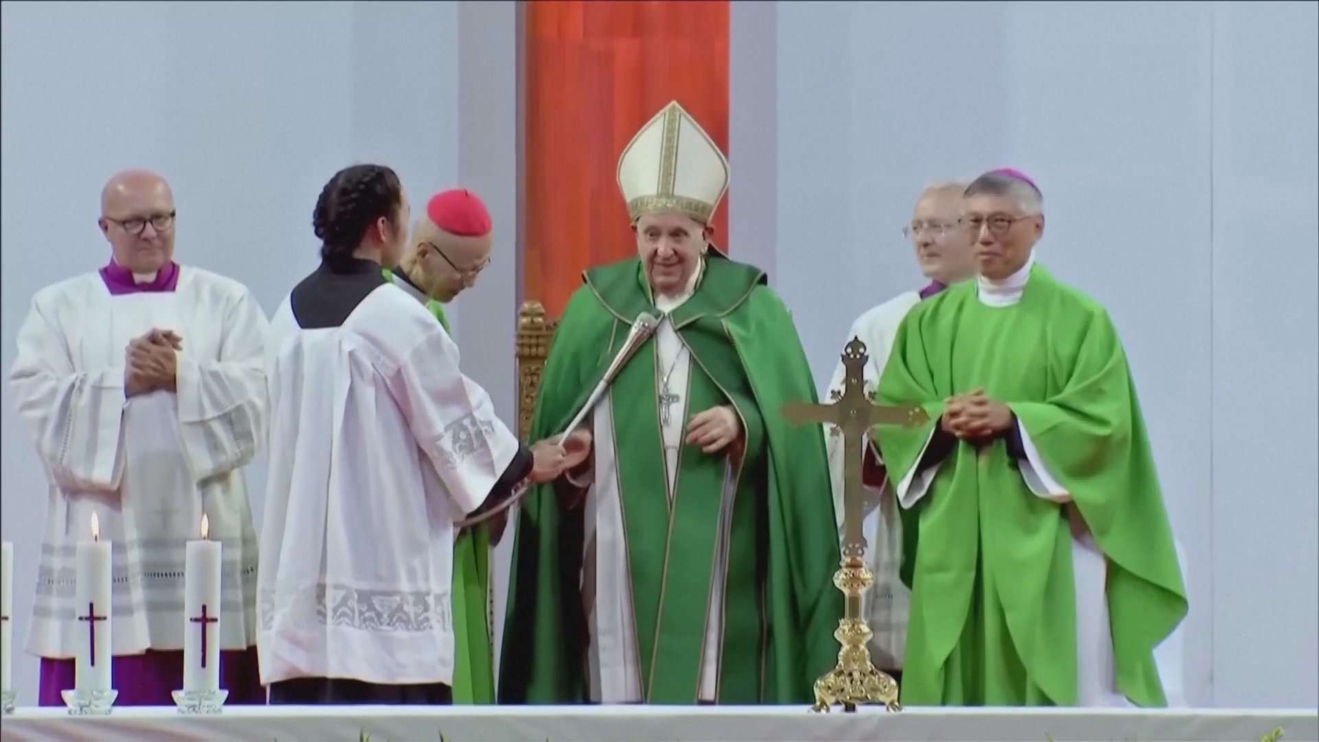  Apple、ローマ教皇訪問に先立ってiPhone 6sの予約注文者に配送の遅れについて通知