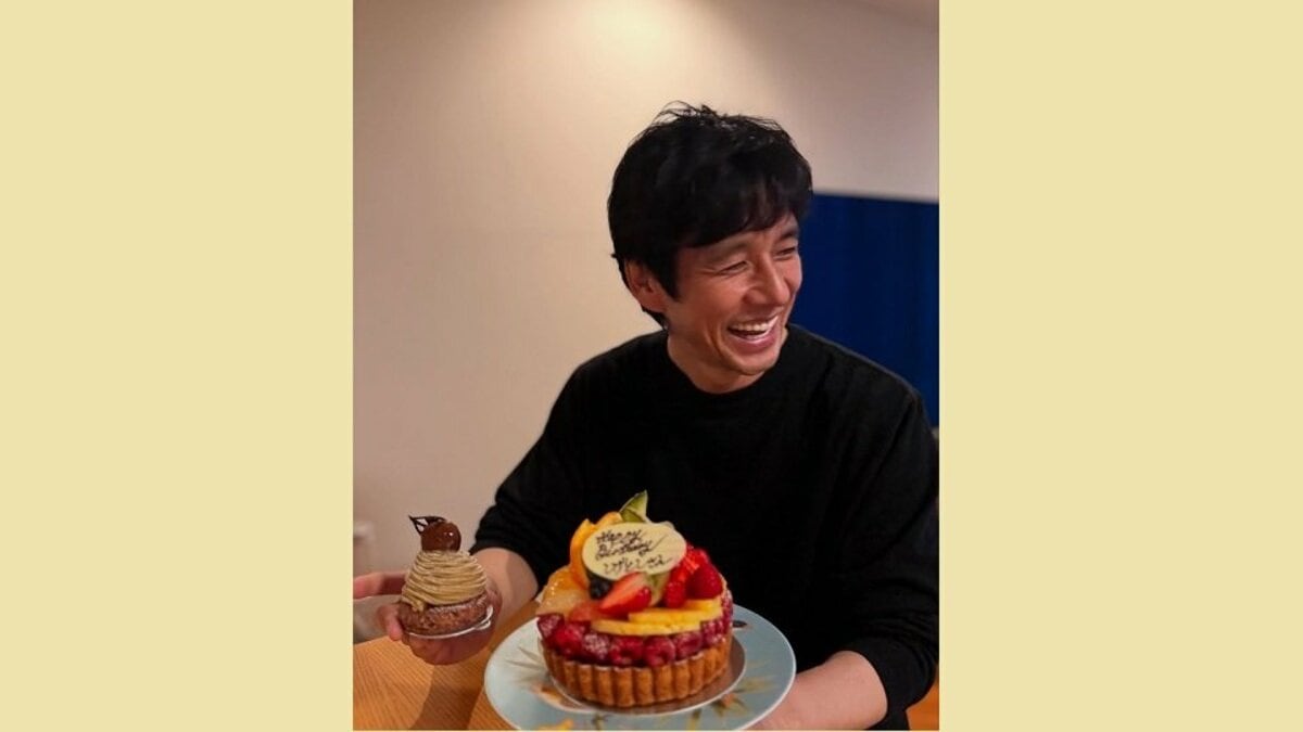西島秀俊 西島秀俊】スイーツタルトの祝福にご満悦「54歳になりました
