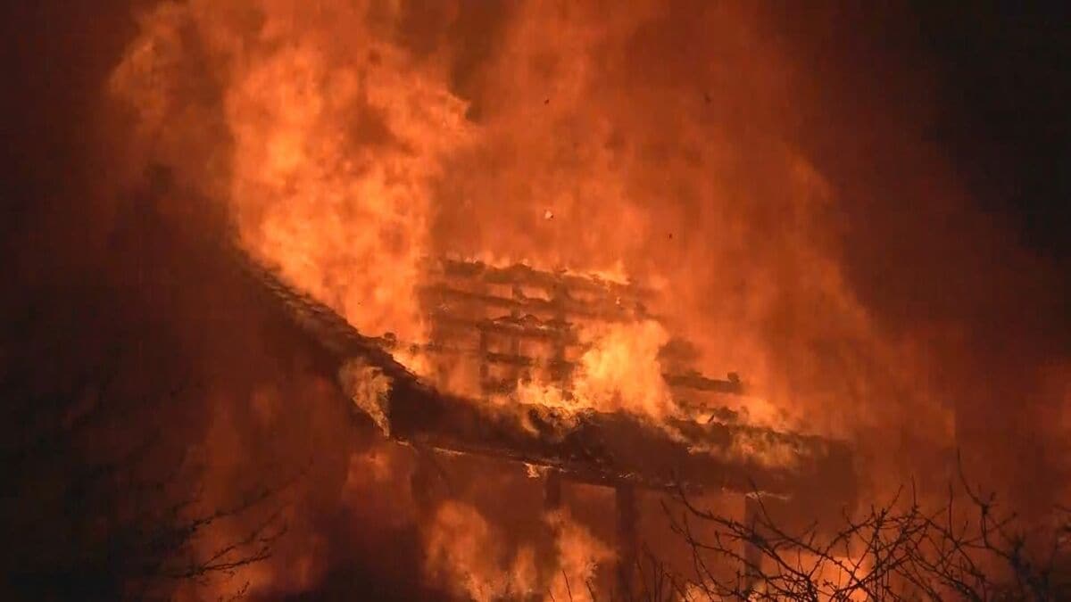 住宅から火が出ている」石川・中能登町で建物火災 | 石川県のニュース