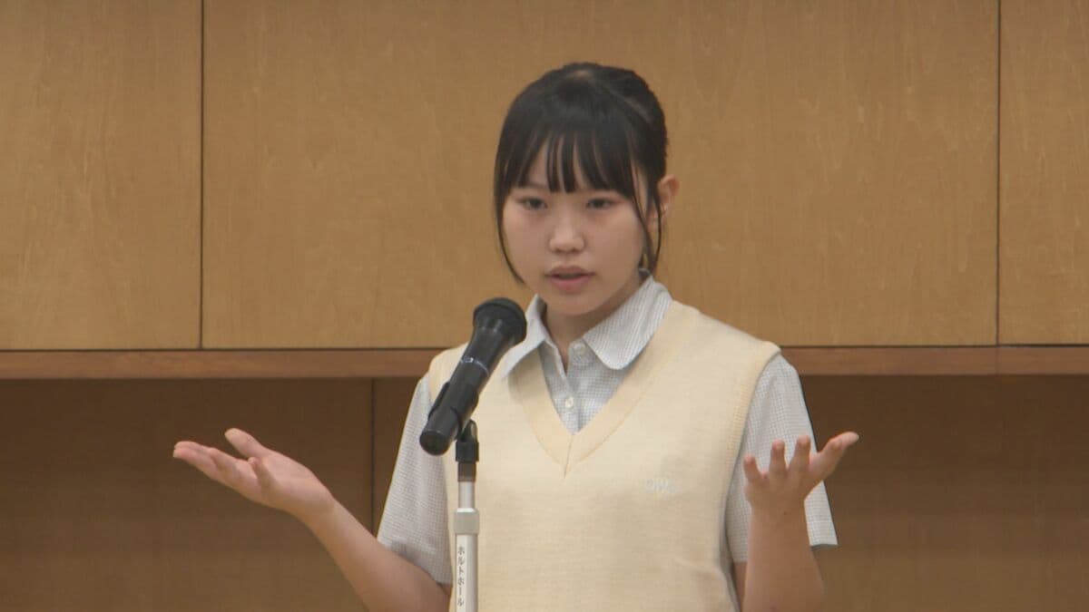 県高校英語弁論大会　家族とのエピソードやボランティア活動をテーマに14人が熱弁