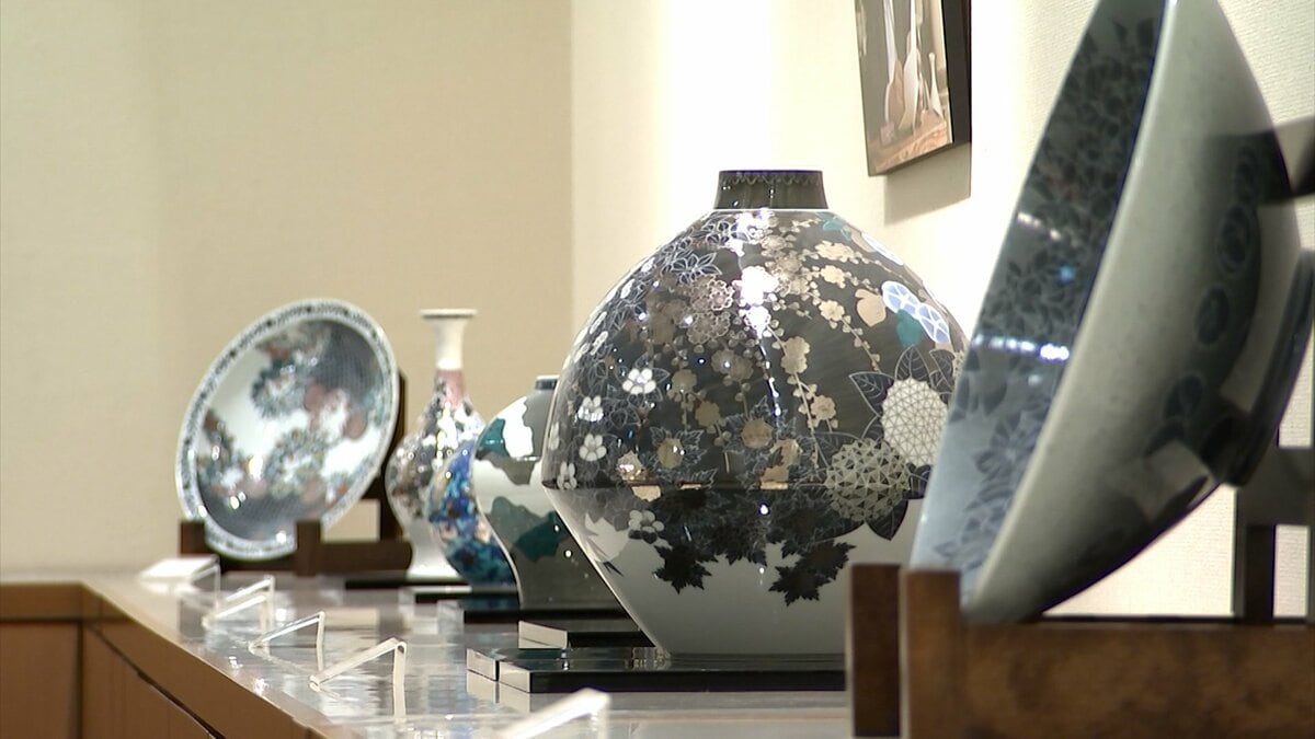 有田焼日本画 鳥と松の陶磁器絵画(未使用長期保管品) 重要無形文化財「色絵磁器」保持者 十四代今泉今右衛門さんの作品展