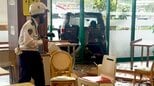 【画像あり】量販店のフードコートにバックで車突っ込む、4人巻き込まれ2人を搬送【高知】|TBS NEWS DIG