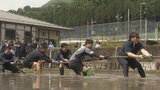力の入った熱戦! 水を張った田んぼで「どろんこ綱引き」 優勝チームには地元産のコメ50キロ|TBS NEWS DIG