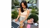 【 松島花 】 「やっぱりピンクが好き」 白いタンクトップとデニムで夏の装いを披露 ピンクのバッグやネイルで個性表現|TBS NEWS DIG