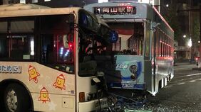 【速報】路面電車と路線バスが衝突　2人がけがの模様【15日午後10時現在】|TBS NEWS DIG