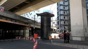 【タイムラプス動画】地下から突出した『巨大な鋼鉄管』が徐々に地中へ沈んでいく様子　大阪・新御堂筋・定点カメラを「早回し」　11日午前11時～午後3時過ぎ（2026年3月11日）|TBS NEWS DIG