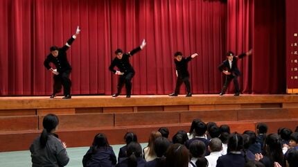 みんなで盛り上がろう」“関関同立”の前・応援団長4人 未来を担う児童へ