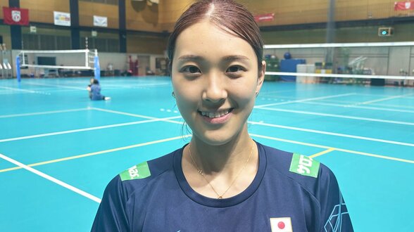 佐藤淑乃、“脱”金髪でピンクブラウンに「プリンが目立っちゃうので（笑）」日本Rいよいよ開幕、2大会ぶりの表彰台へ「チームで作るバレーを見て」【バレー女子日本代表】|TBS NEWS DIG