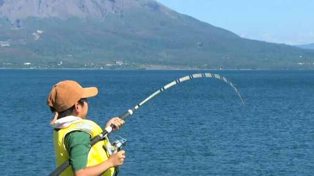 台風一過で国内観測史上最も遅い猛暑日「めちゃくちゃいる」海釣り公園にぎわう 鹿児島市|TBS NEWS DIG