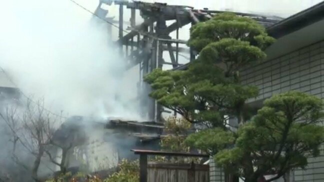 木造2階建て住宅全焼する火事　やけどで1人搬送  愛媛・宇和島市|TBS NEWS DIG
