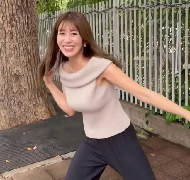 【 中川安奈 】 ダンス動画を公開 「みんながやってるこれ、可愛いからまねしたくて何回も練習したんだけどなんか違う...」「誰かコツを教えてください」|TBS NEWS DIG