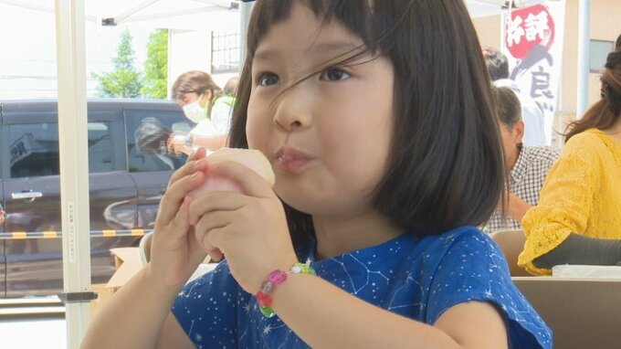 1000個以上の地元産モモが食べ放題！　JA南アルプス市恒例のイベント始まる！　山梨・道の駅しらね　|　山梨のニュース | ＵＴＹテレビ山梨