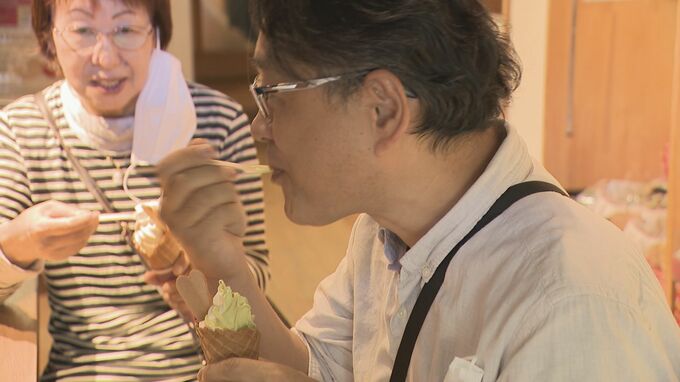 季節外れの暑さで始まった３連休「暑くて体調壊しそう」「めっちゃ溶ける」ソフトクリームの注文がひっきりなし|TBS NEWS DIG