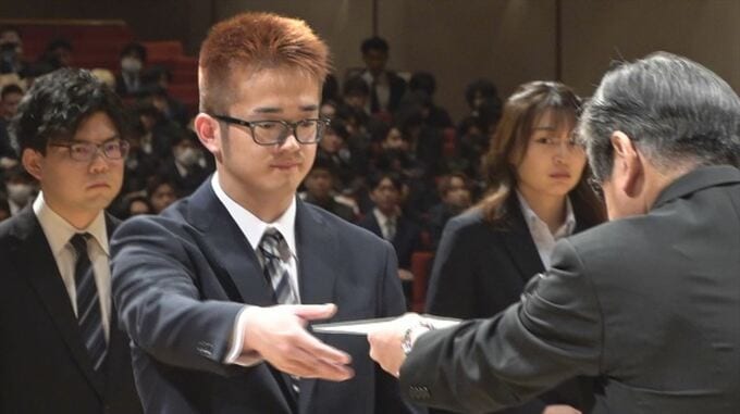 「ここでの経験を生かして頑張りたい」山梨大学で卒業式　4つの学部と大学院など合わせて1177人　|　山梨のニュース | ＵＴＹテレビ山梨