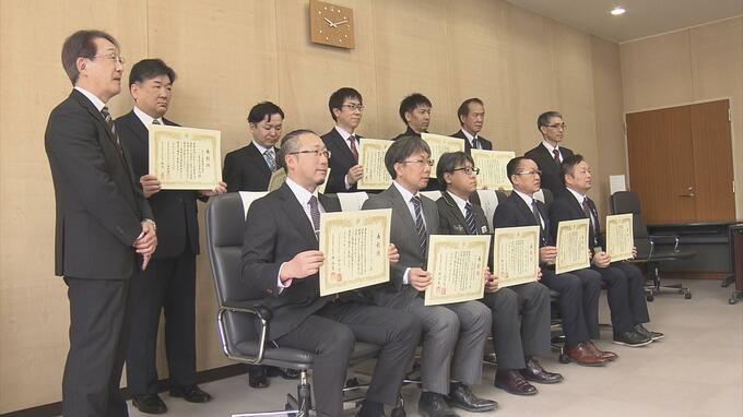 「朝夕時間は特に気を付けるように…」自動車事故・違反の少ない事業所を金・銀・銅で表彰　3年連続表彰のプラチナ賞に7事業所　|　青森のニュース│ATV NEWS│青森テレビ