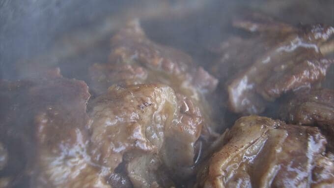 “クマ肉料理”に長蛇の列　2時間前から並ぶ人も　『熊串』『鍋』など全料理が販売開始約15分で完売！　食べた人は「うまい！柔らかい！」　クマの命を無駄にしないマタギ文化踏まえたイベント　青森県西目屋村|TBS NEWS DIG