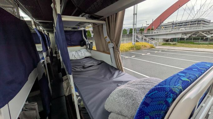 国内唯一の“フルフラット型シート”夜行バス「疲れない」を実現⋯改良型の新車を東京で公開　高知駅前観光が開発|TBS NEWS DIG