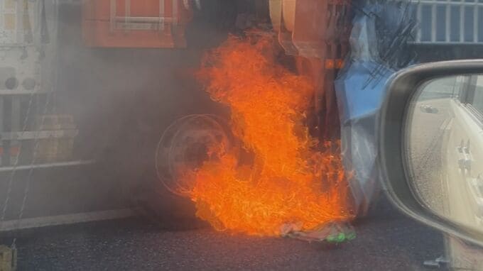 死亡したのは福岡県の女子大学生2人・・・山陽道４台絡む事故　トラック衝突で潰れた軽乗用車内で焼死（山口）　|　山口のニュース・天気・防災｜tys NEWS｜ｔｙｓテレビ山口