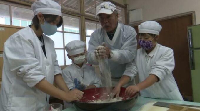 そば粉と小麦粉の配合には算数の知識も…小学生が「そば打ち体験」【愛媛】　|　愛媛のニュース - Nスタえひめ｜あいテレビは6チャンネル