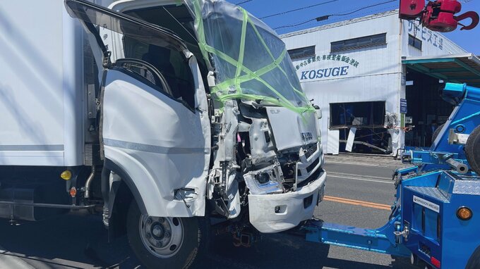 自動車整備会社にトラック突っ込む　運転手が意識不明　栃木・足利市|TBS NEWS DIG