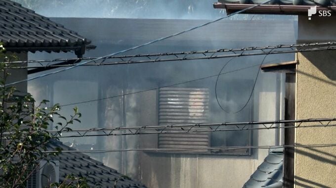 「黒煙と炎が噴出している」元日に2階建て住宅を全焼する火事 けが人なし＝静岡・沼津市|TBS NEWS DIG