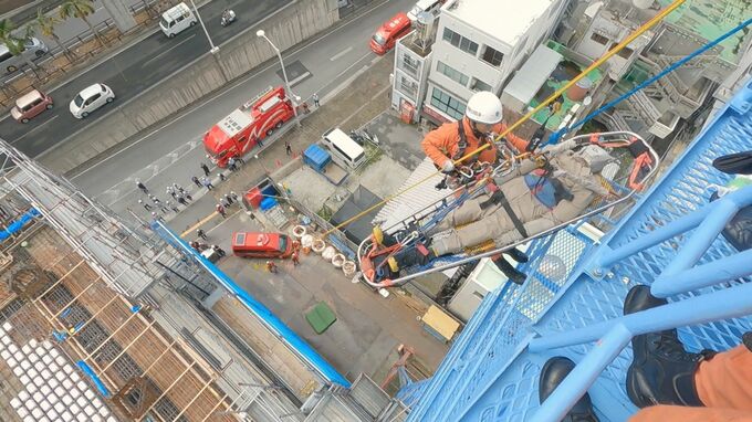 タワークレーンで高所救助活動を想定した訓練実施　那覇市|TBS NEWS DIG