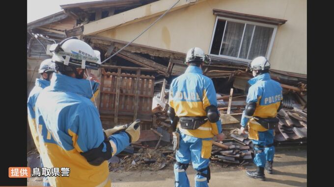 家屋倒壊、捜索活動困難極める　「遠くから来てくれてありがとうございました」被災者から温かい言葉　鳥取県警広域緊急援助隊　|　BSSニュース | BSS山陰放送