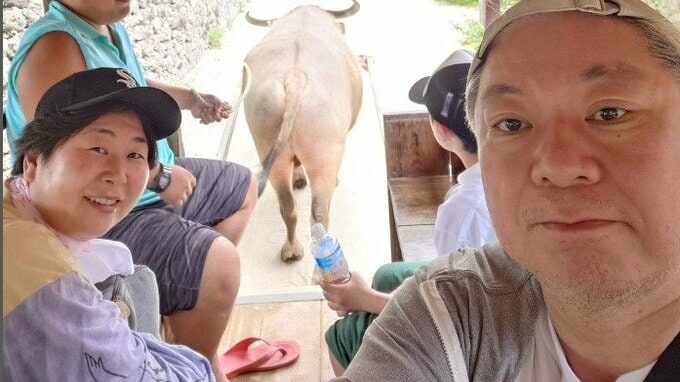 鈴木おさむさん　 "NYから石垣島に"第3弾　「ニューヨークからの竹富島」家族で水牛車の様子投稿|TBS NEWS DIG