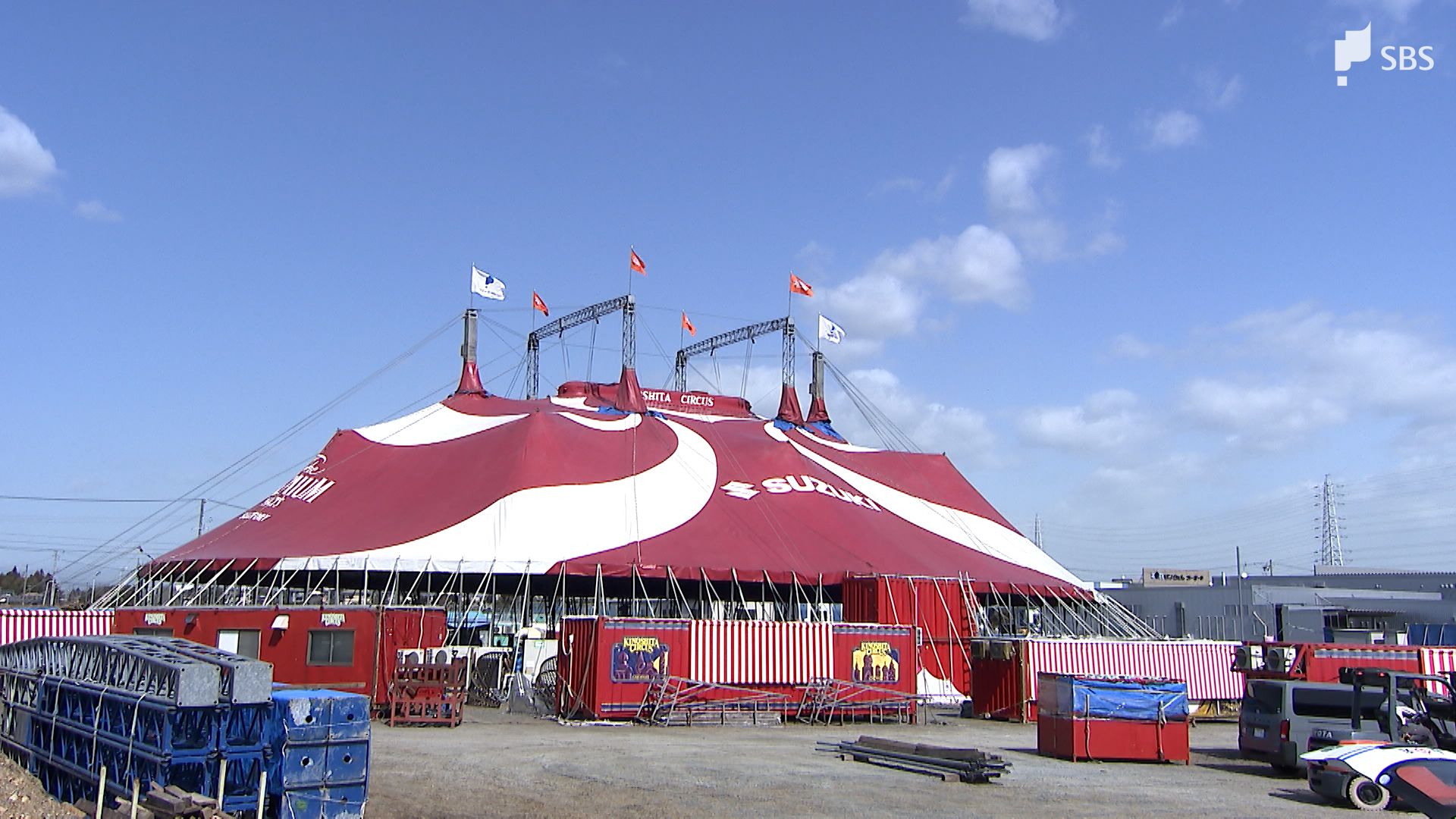 高さ20メートルで2000人収容 自慢のドーム型テントお目見え…3月7日開幕