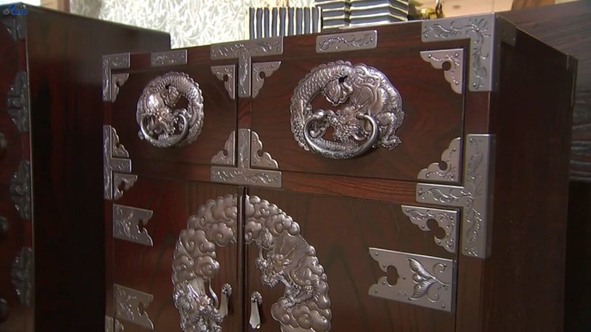 展示品 岩谷堂箪笥 235キャビネットB 南部鉄器金具 書棚 飾り棚 約30万