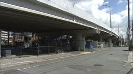 陸橋で車にはねられた男性（43）約7メートル転落し死亡　車を運転していた女（58）を過失運転傷害の疑いで現行犯逮捕　兵庫・播磨町|TBS NEWS DIG