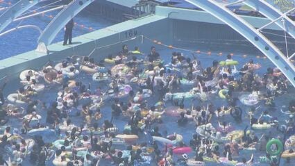 大人気のウォータースライダーは2時間待ち!? 3連休最終日｢ナガシマ
