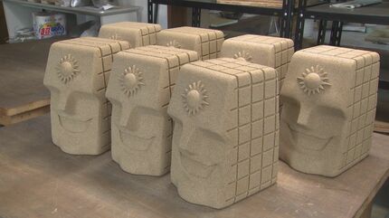悪魔超人「サンシャイン」等身大ヘッドを鳥取砂丘の砂で制作 リアル